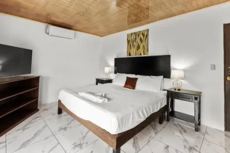 Villa-Los-Amigos-Jaco-bedroom-7